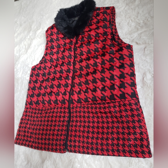 Casual Identity Puffer Vest - Red & Black Quilted Vest - Picture 2 of 9